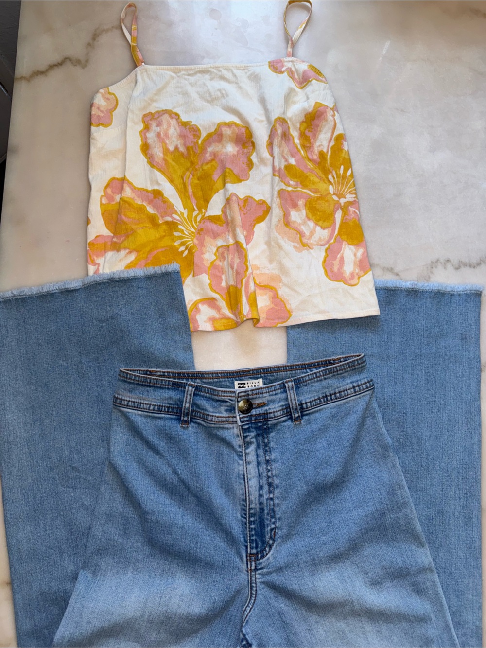 Billabong Blue High-Waist Ankle Jeans size 26 & Floral Top Set